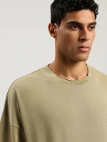 curved-logo-loose-collar-army-green-t-shirt-4