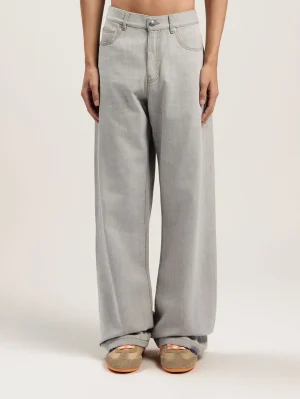 curved-logo-loose-denim-pants-1