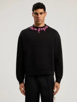 neck-logo-crew-sweatshirt-1