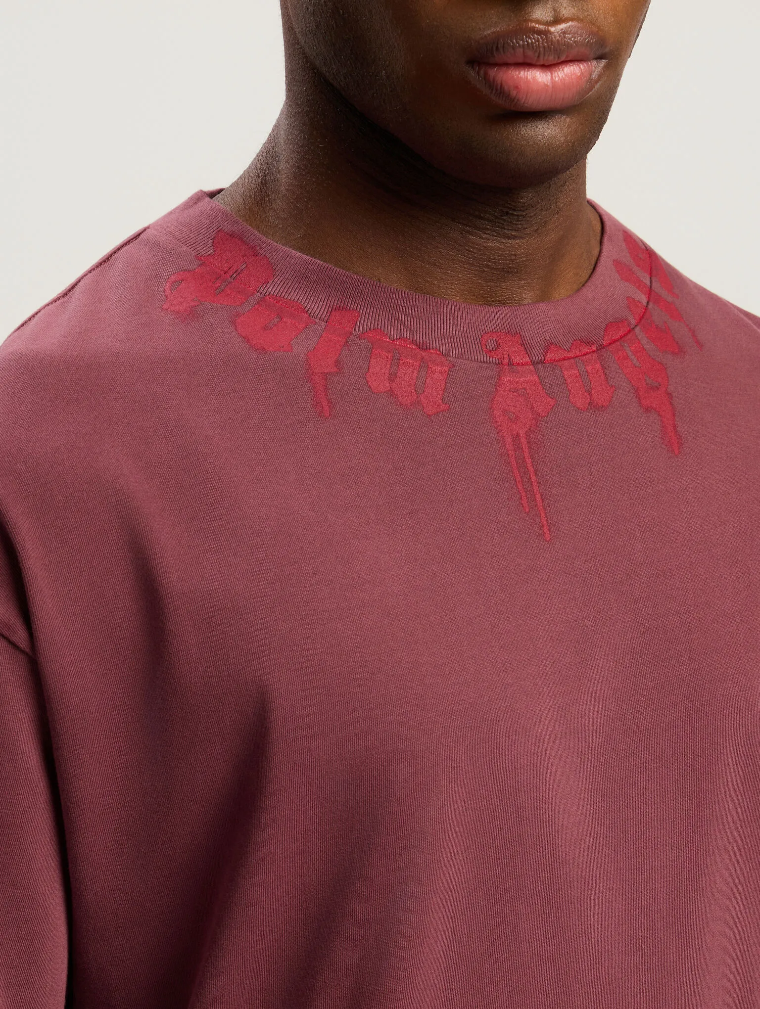 neck-logo-regular-burgundy-t-shirt-4 neck-logo-regular-burgundy-t-shirt-4