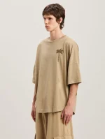 palms-over-beige-tee-2